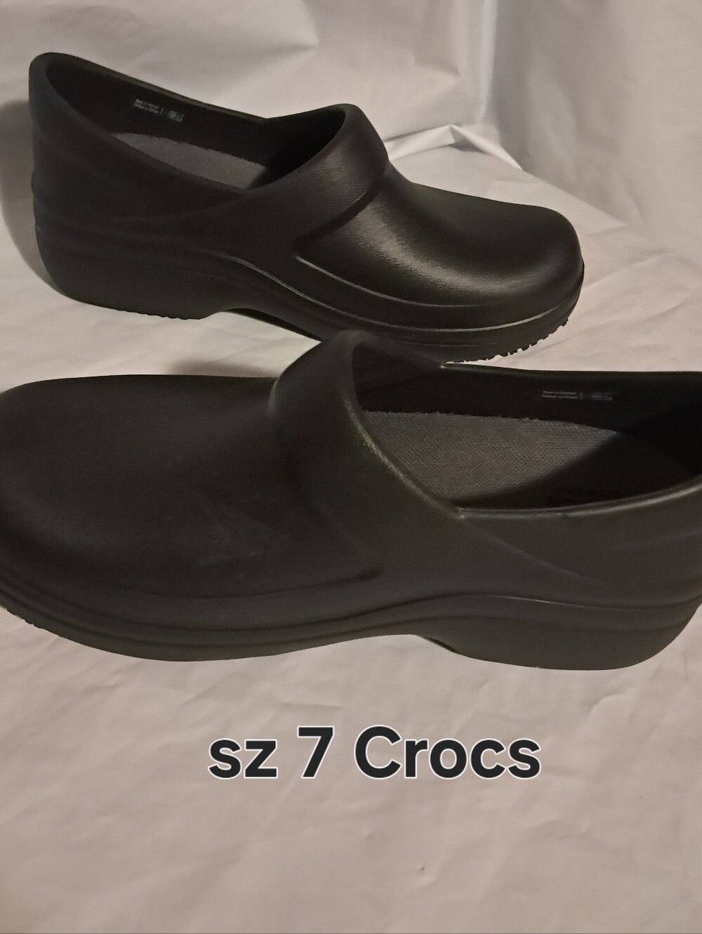 CROCS Women's Black Slip-Resistant Thread Clog